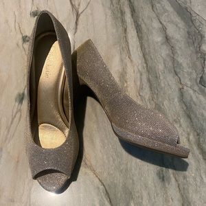 Kelly & Katie Sparkly Metallic Open Toe Pump 8.5